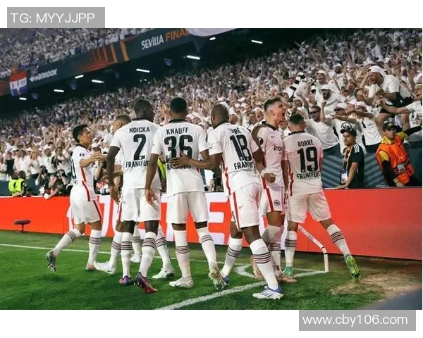 欧冠门票系统崩溃数万球迷排队12小时争抢梦寐以求的入场券 欧冠门票系统崩溃数万球迷排队12小时争抢梦寐以求的入场券