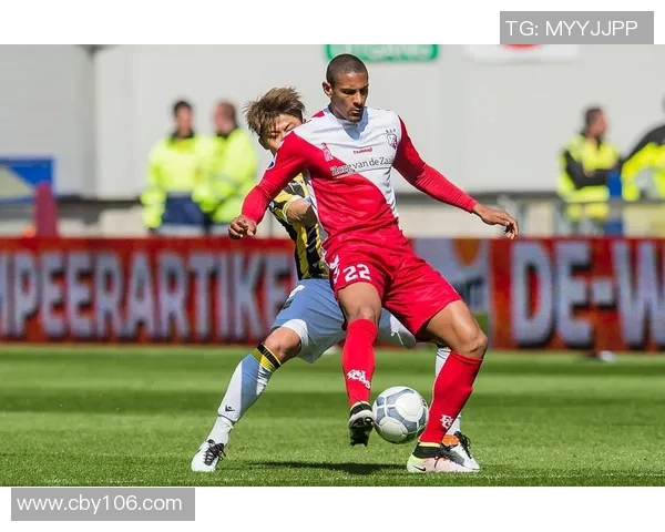 登博思与乌德勒支的精彩对决揭示了荷甲联赛的竞争魅力与球队实力对比 登博思与乌德勒支的精彩对决揭示了荷甲联赛的竞争魅力与球队实力对比