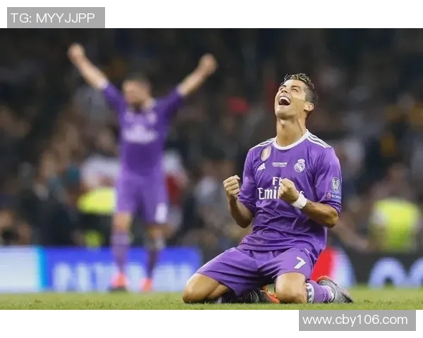 球迷疯狂冲入赛场抢C罗球衣引发热议欧冠奇葩瞬间再添一笔